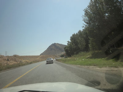 خودرو بدون پلاک در جاده