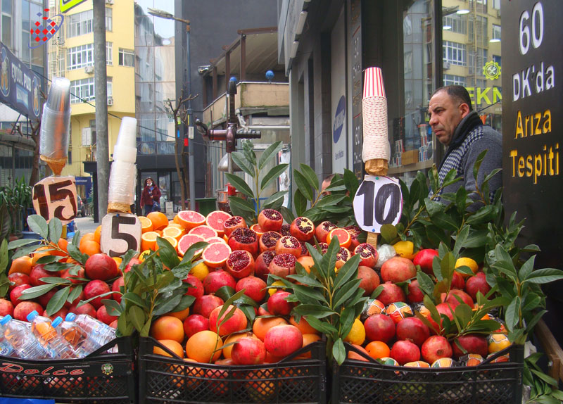 میوه فروش در استانبول-Kaveh Vahidi Azar
