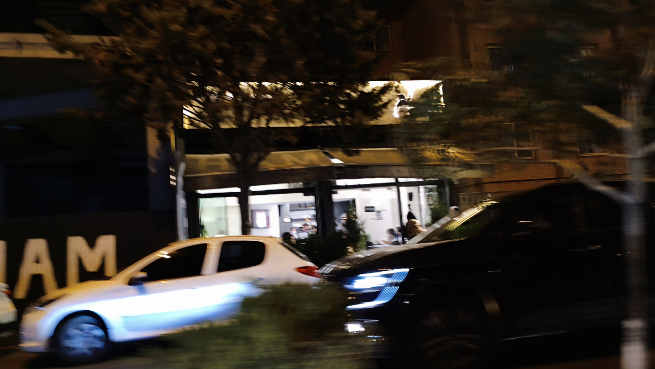 کافه در بافت مسکونی